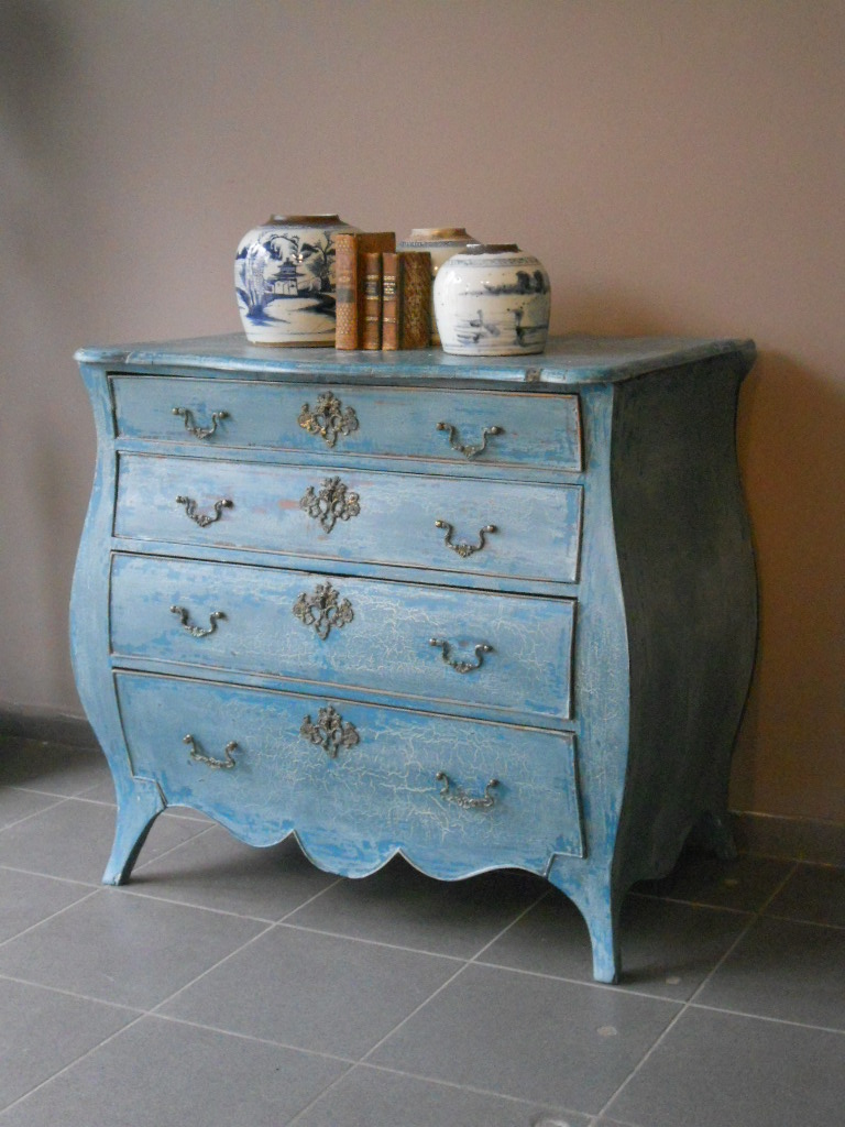 Small blue chest